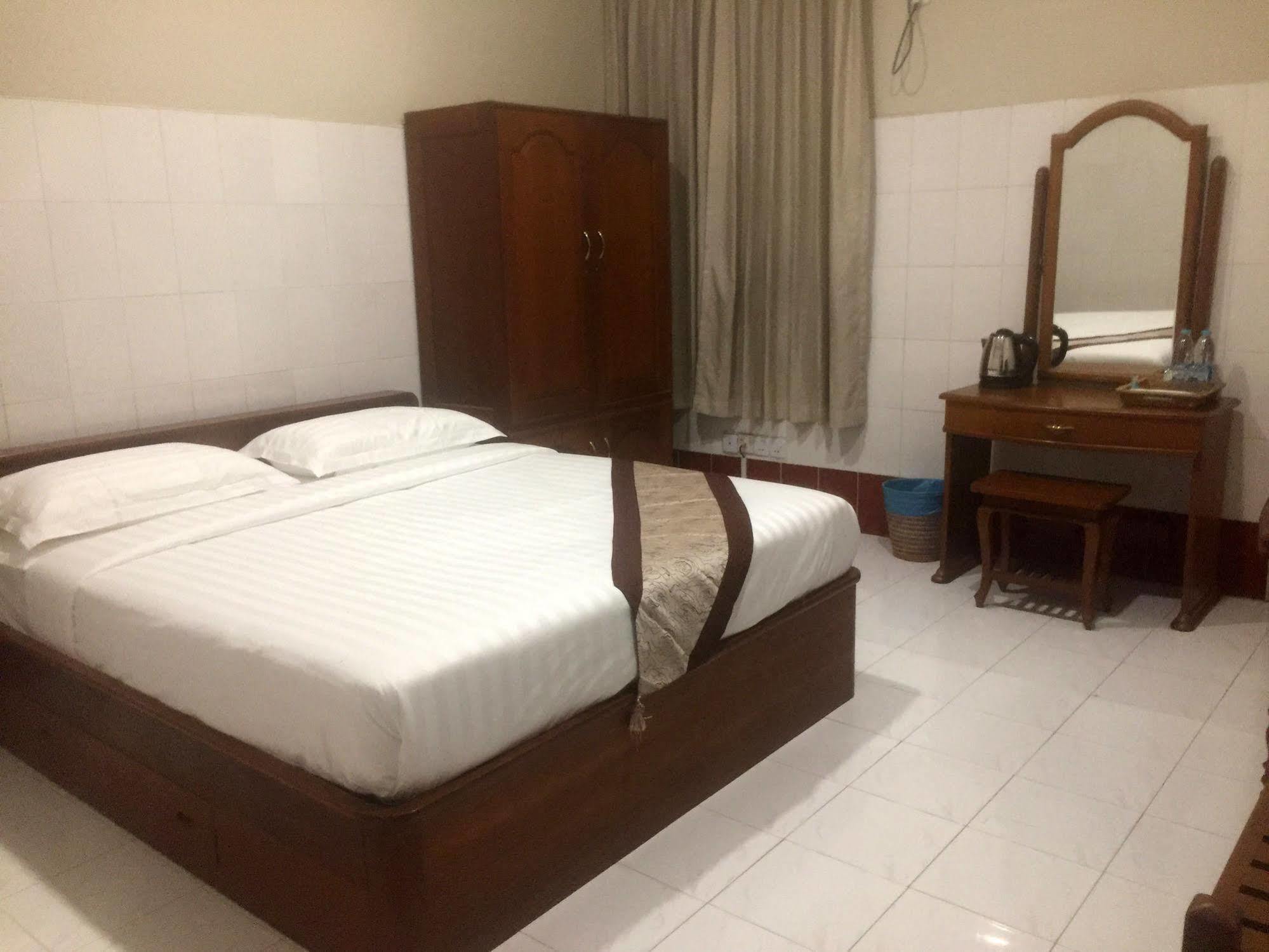 Ruby Garden Hotel Γιανγκόν Εξωτερικό φωτογραφία